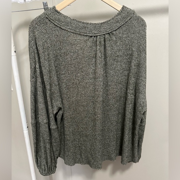 Very J Dark Gray Oversized Ribbed V Neck Long sleeve Knit Sweater size Medium - Picture 4 of 5